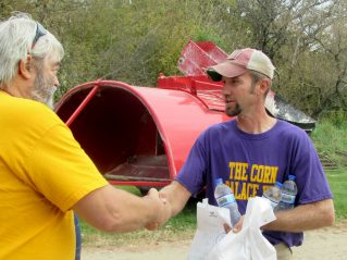 Parish delivers meals to farmers during harvest