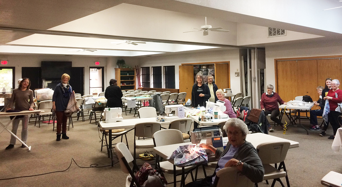 Faith's quilting group makes tote bags