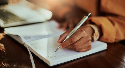 Journal prompts to welcome 2025