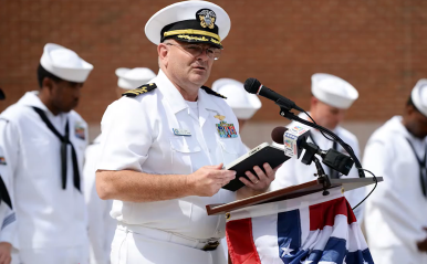 Navy chaplain helps soldiers find hope, healing